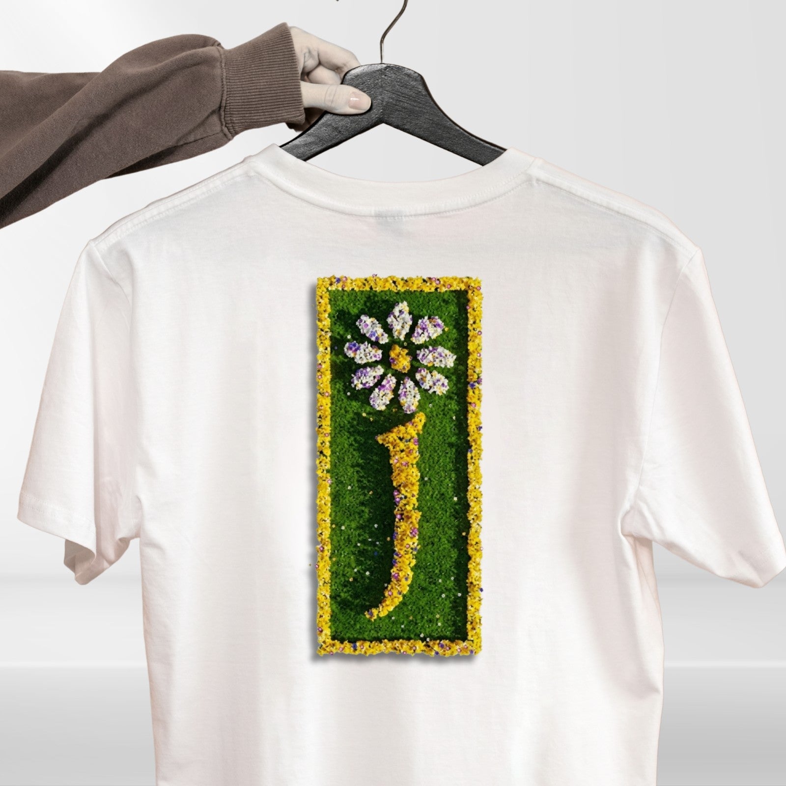Floral Letter J Graphic T Shirt Aesthetic Daisy Alphabet Print Unisex Casual Cot